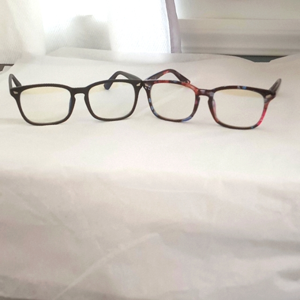 2 pair blue light filtering glasses. Like new condition.